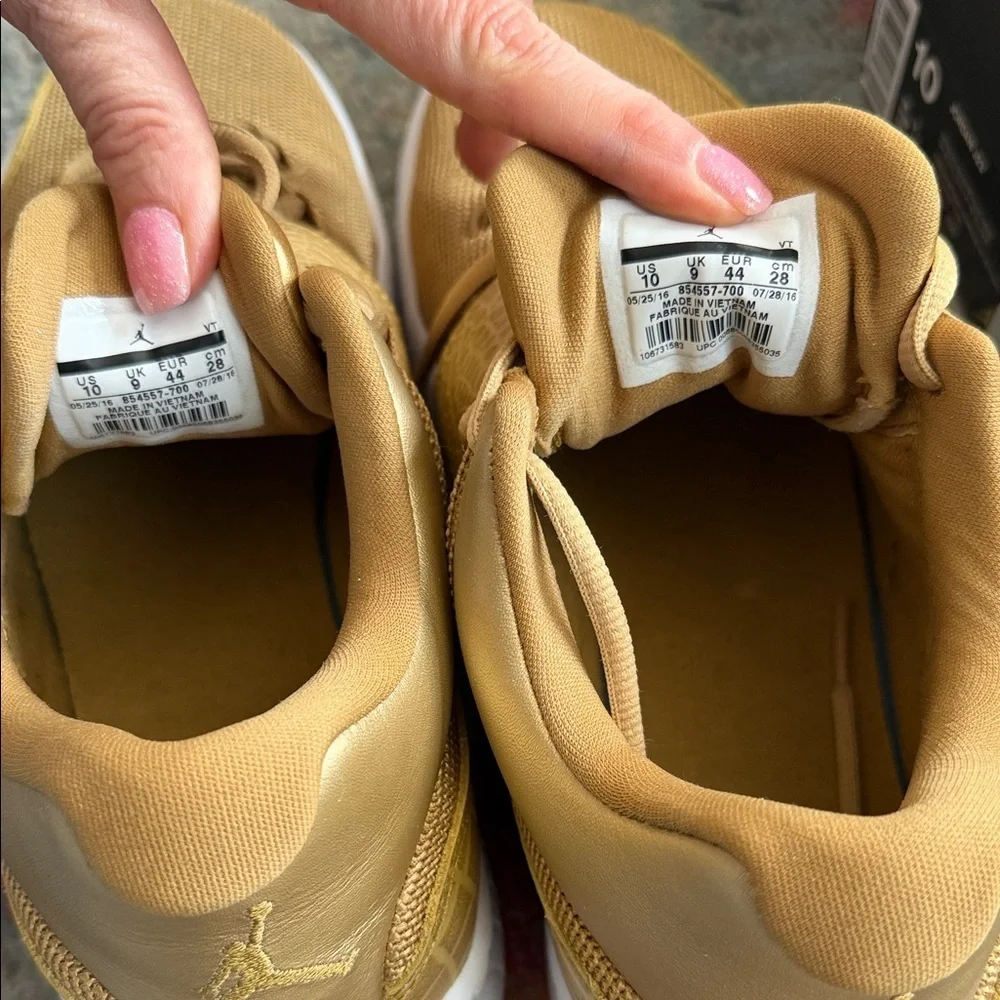 Nike Air Jordan J23 Metallic Gold Sneakers – Men’s Size 10 – 854557-700 - EUC